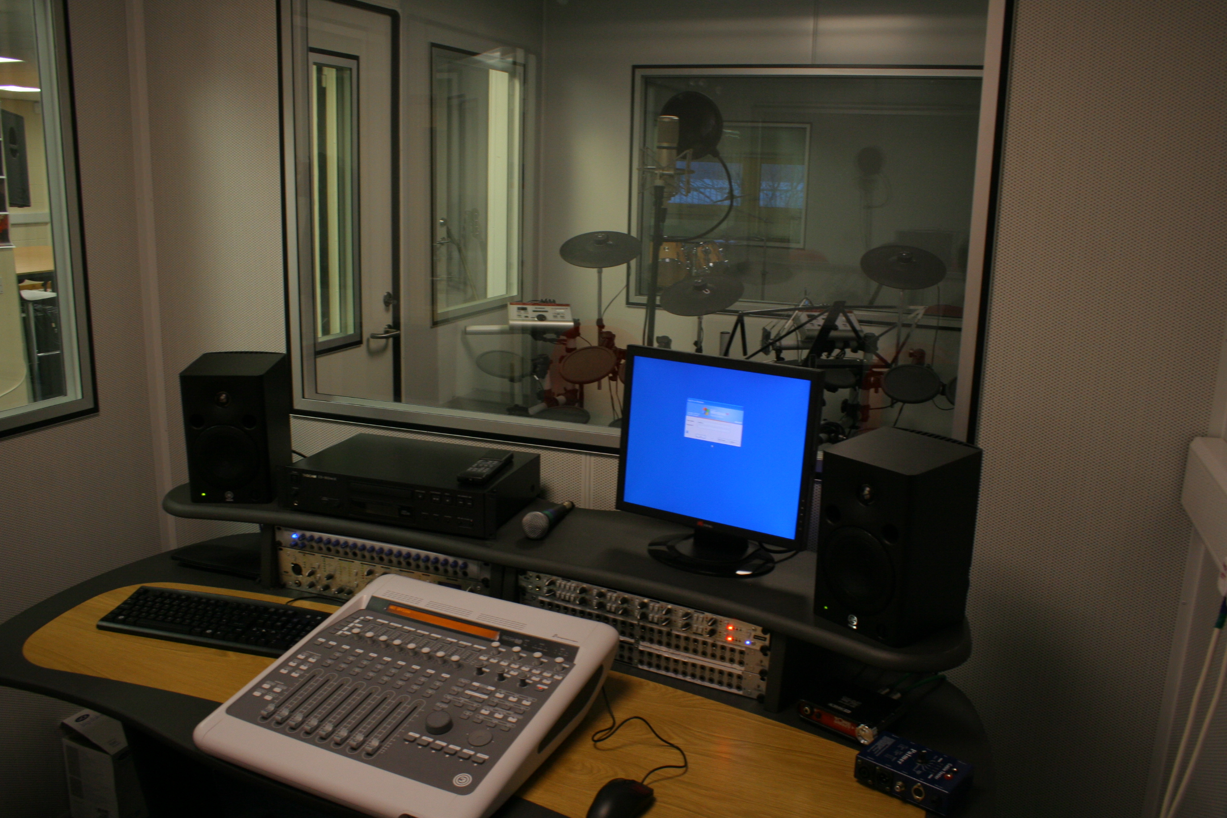 Control with singing booth