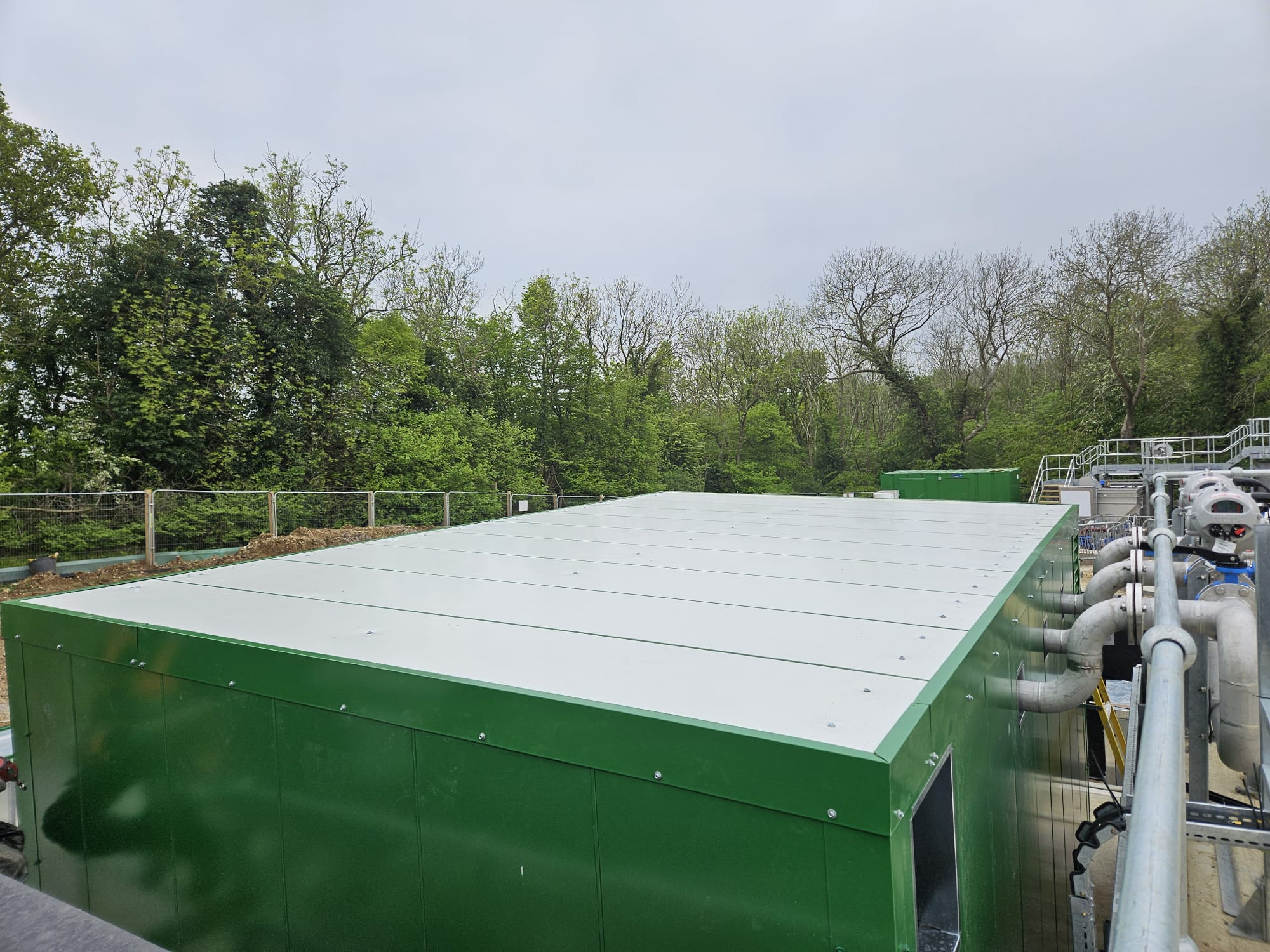 Weatherproof acoustic enclosure roof